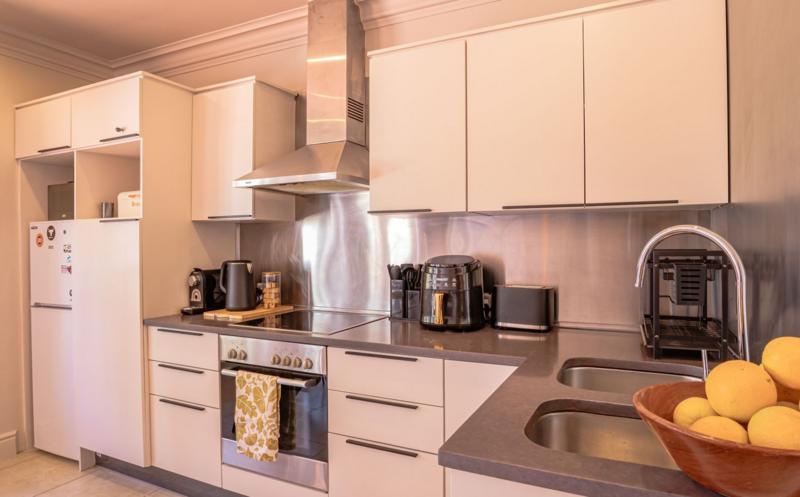 1 Bedroom Property for Sale in Sea Point Western Cape